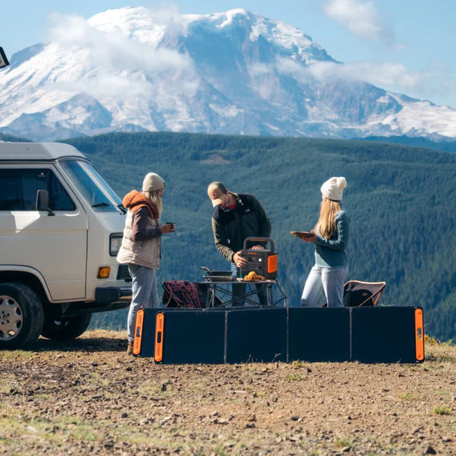 Jackery Explorer 2000 V2 2042Wh SolarSaga Bundle (200W Panel)
